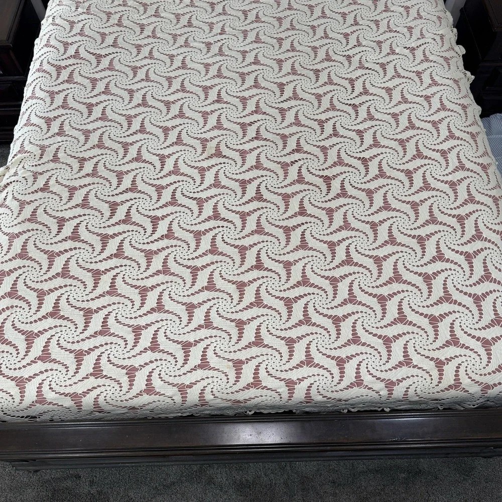 Hand Crocheted Lace Bedspread Queen Neutral‎ Swirl Blanket Vtg Handmade Beige
